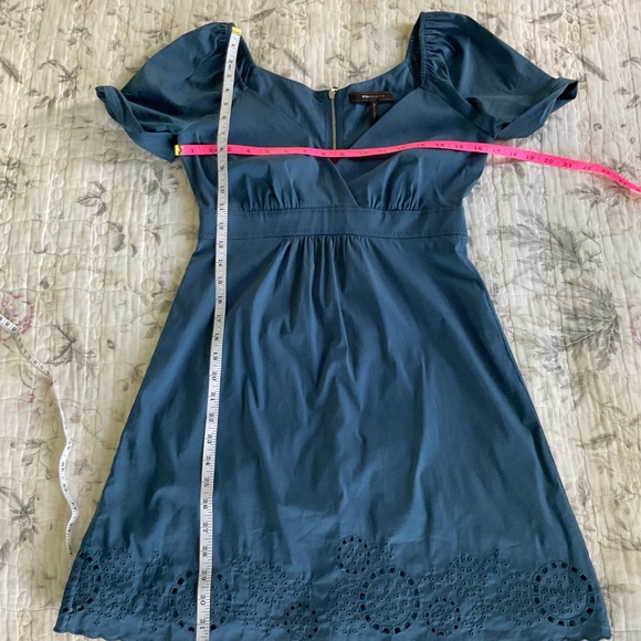 BCBG MAXAZARIA Mini Dress Womens 4 Blue Short Sleeve Eyelet Lined - Picture 5 of 9
